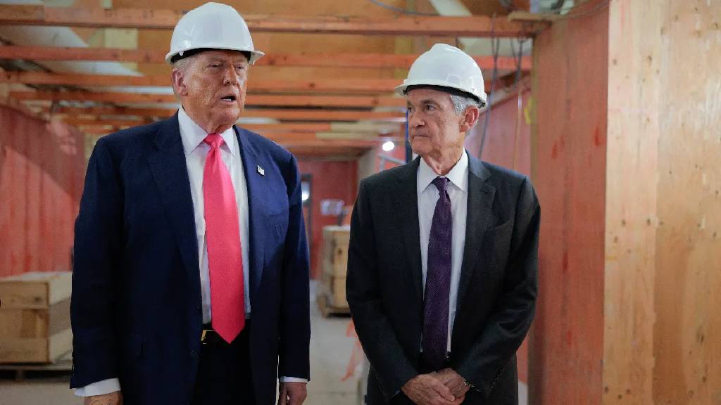 Trump'tan Fed için imalı paylaşım