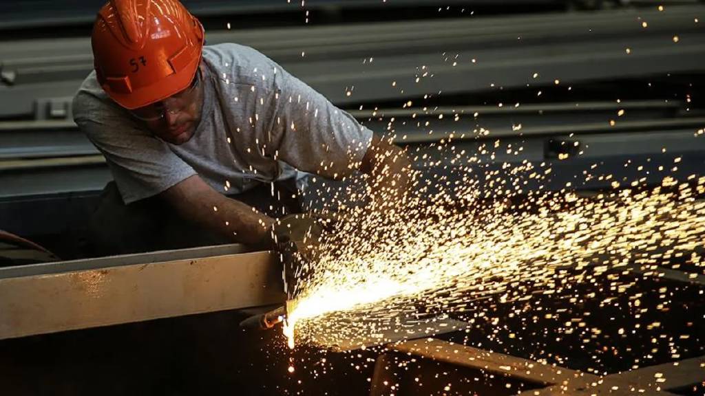 Sanayi üretimi yıllık yüzde 5 arttı