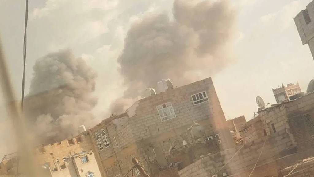 Israil, Yemen'in başkenti SANA'yı vurdu