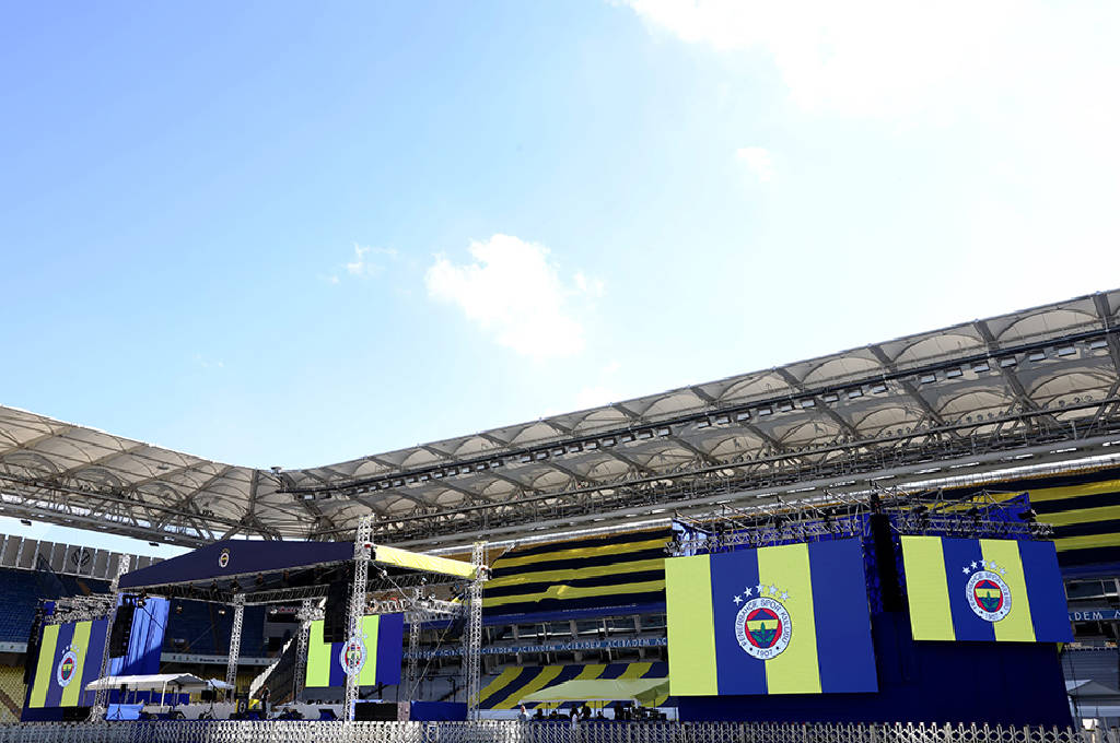 Fenerbahçe'de tarihi kongrenin ilk günü sona erdi