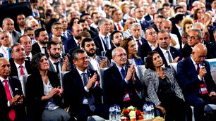 CHP'de beklenen kurultay davası ertelendi