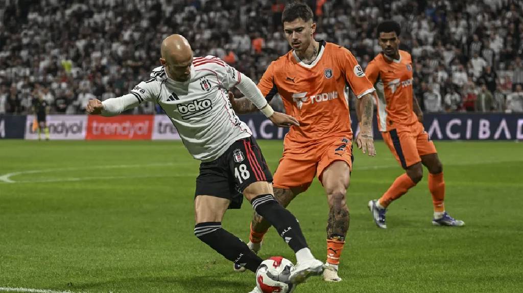 Beşiktaş, Başakşehir karşısında geriden gelerek galibiyeti kaptı: 2-1