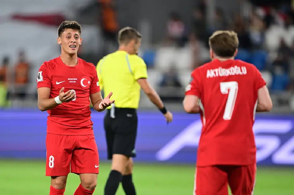 İspanya manşetlerinden Arda ve Kerem'e büyük övgü