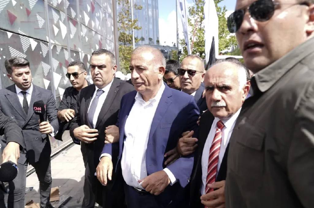 CHP'ye ret: Gürsel Tekin görevine devam edecek