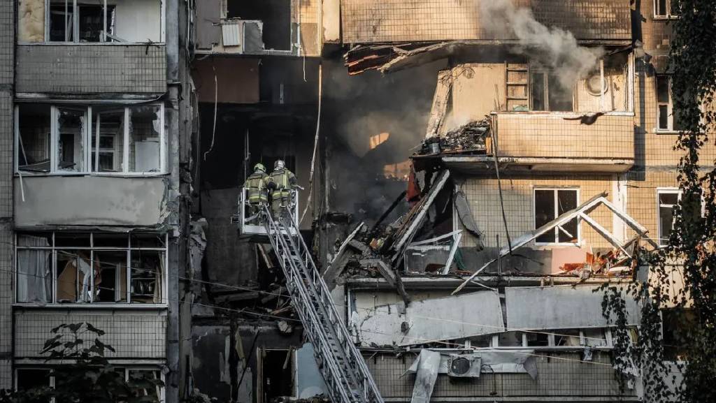 Rusya, Ukrayna'da hükümet binasını hedef aldı