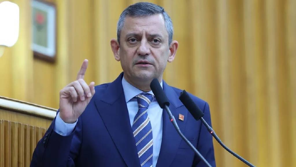 Özgür Özel, CHP'nin 22'nci Olağanüstü Kurultayı'na önceki genel başkanları davet etti