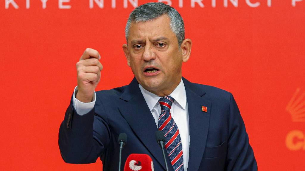 Özgür Özel'den olağanüstü kurultay açıklaması