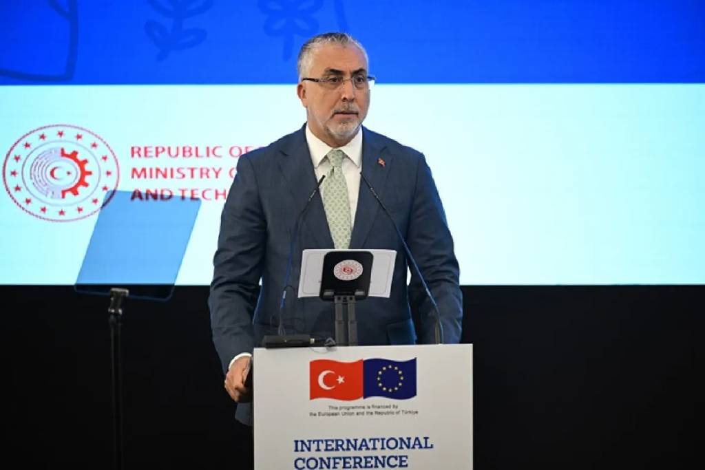 Vedat Işıkhan: "Kadınların iş gücüne katılım oranı ve isdihdamı artılırdı"