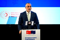 Vedat Işıkhan: "Kadınların iş gücüne katılım oranı ve isdihdamı artılırdı"