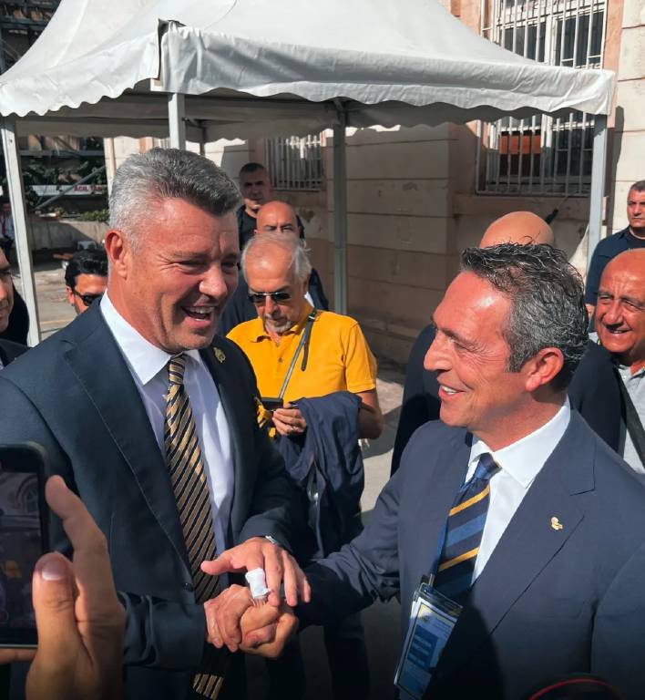İlk sandıklar açıldı