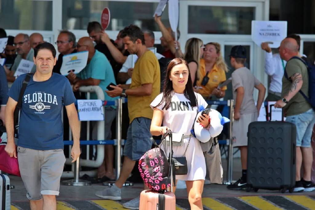 Antalya, 2025 yılının ilk 8 ayında turist sayısında yeni bir rekora ulaştı