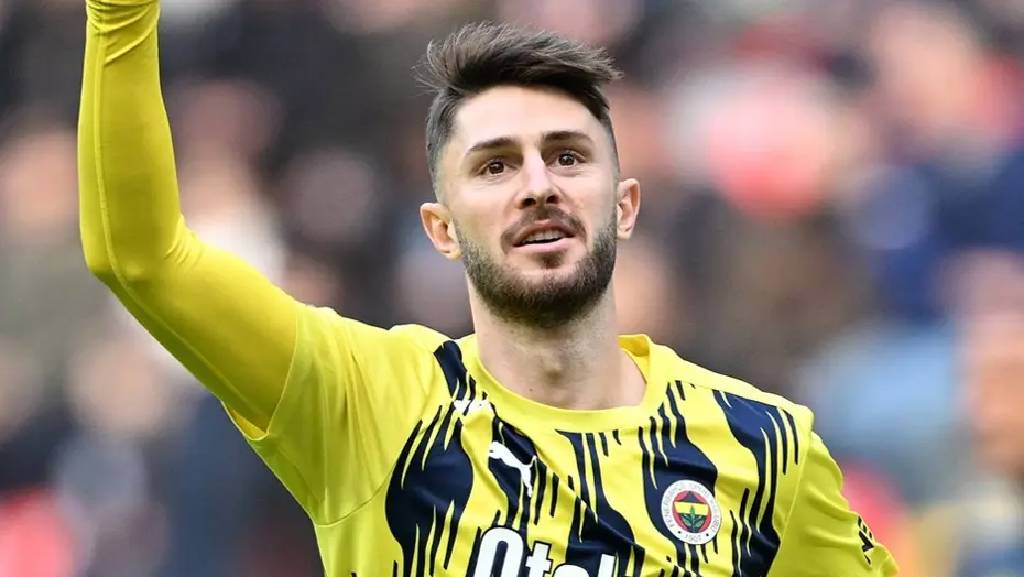  İsmail Yüksek, teklifleri geri çevirerek Fenerbahçe’de kalmak istediğini iletti