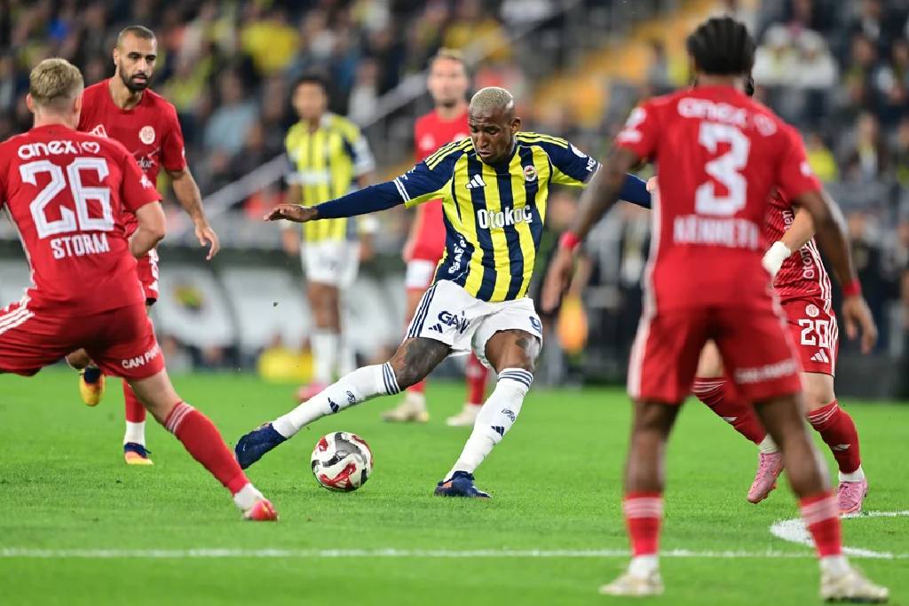 Fenerbahçe, Kadıköy'de Antalyaspor'a puan vermedi: 2-0