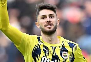  İsmail Yüksek, teklifleri geri çevirerek Fenerbahçe’de kalmak istediğini iletti