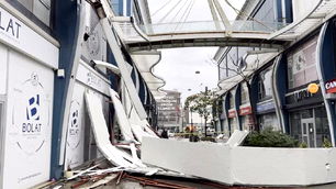 İstanbul, fırtınanın kurbanı oldu