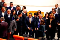 Özgür Özel'den emekli maaş eleştirisi