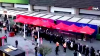 Ataşehir'de zincir market açılışında izdiham