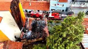Uşak'ta annesinin evini kundakladığı iddia edilen genç kız kaçtı