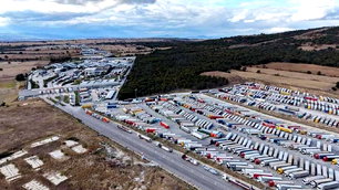 Hamzabeyli Sınır Kapısı'nda TIR kuyruğu 30 kilometreyi buldu