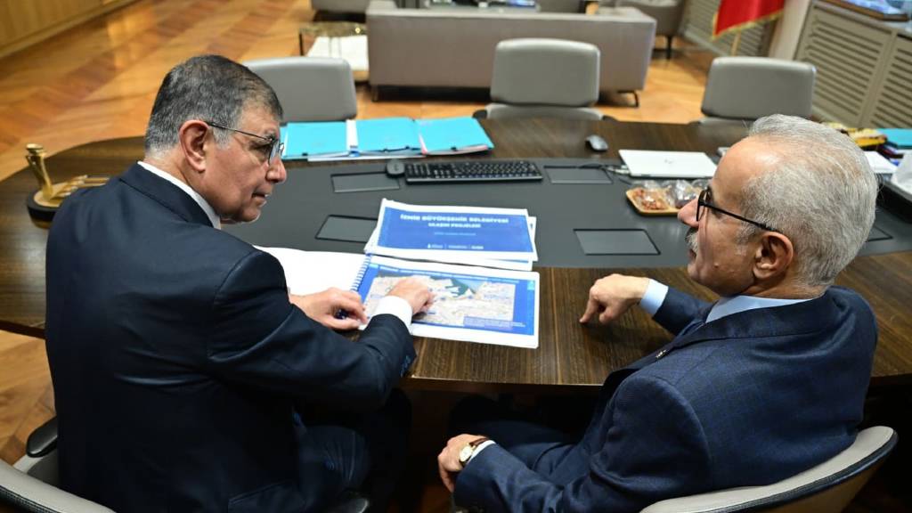 Bakan Uraloğlu, İzmir'in ulaşım projeleri için Cemil Tugay'ı ağırladı