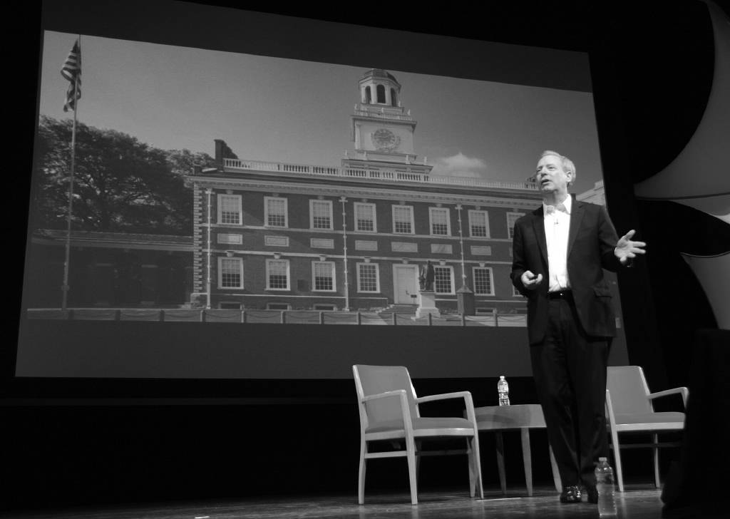 Microsoft Başkanı Brad Smith: Yapay zeka sütten daha az denetleniyor