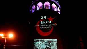 Galata Kulesi, 29 Ekim'de Atatürk fotoğraflarıyla aydınlandı