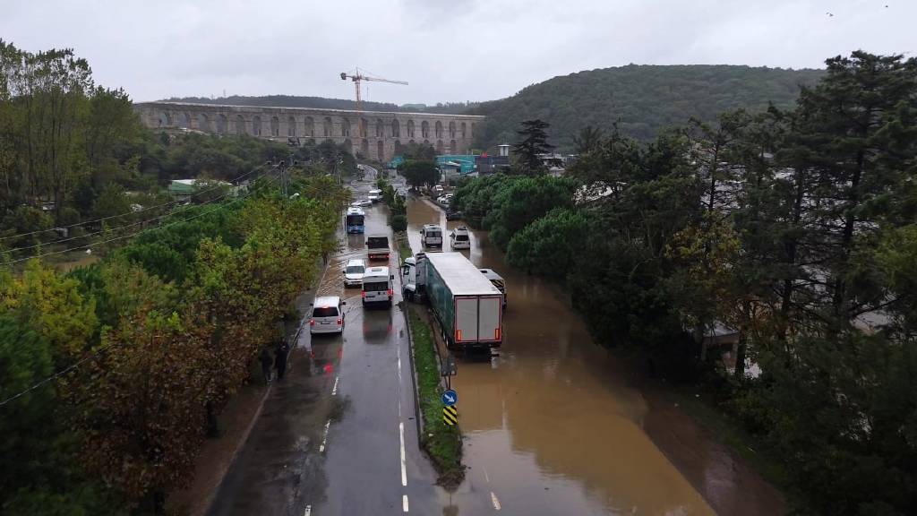 İstanbul'da okullar yarın da tatil edildi