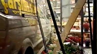 Bursa'da kontrolden çıkan servis aracı mağazaya daldı