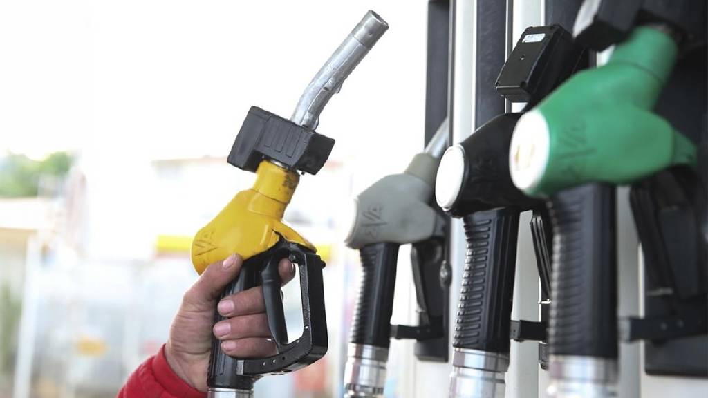 Benzine 4,30 liralık indirim bekleniyor: Salıdan itibaren geçerli