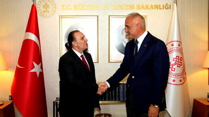 Bakan Ersoy, Opera ve Bale Genel Müdürü Can Atilla'yı kabul etti