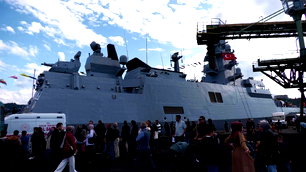 Rize'de ziyarete açılan TCG İstanbul fırkateynine yoğun ilgi
