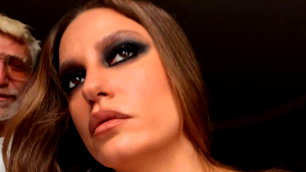 Serenay Sarıkaya restoranda kendisine gelen notu paylaştı