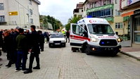Kastamonu'da pazarda otomobil kadının bacağının üzerinden geçti