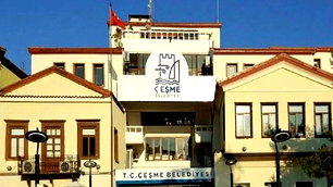 Çeşme Belediyesi başkan yardımcısı dahil 3 kişi gözaltında