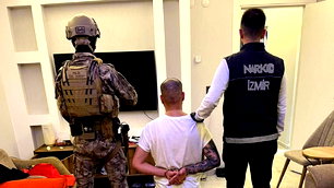 Almanya'nın aradığı uyuşturucu taciri İzmir'de yakalandı