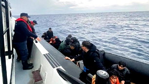 İzmir'de 3 ilçede 76 düzensiz göçmen yakalandı