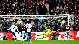 Aston Villa, Manchester City'yi 2-1 yendi