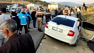 Bingöl'de otomobil beton menfeze çarptı: 2 ölü, 1 ağır yaralı