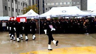 Van'da şehit düşen polis memuru Tayfun Akalan törenle uğurlandı