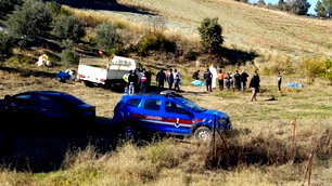 Gördes'te baba-oğul cinayeti: Şüpheli av tüfeğiyle teslim oldu