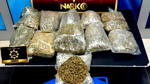 Siirt'te 2 araçta 5 kilo 700 gram skunk ele geçirildi: 6 gözaltı