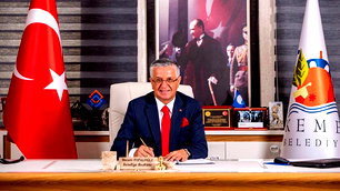 Kemer Belediye Başkanı Topaloğlu ve 8 meclis üyesi CHP'den istifa etti