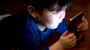 Araştırma: 12 yaşında akıllı telefon, yeme bozukluğu riskini artırıyor