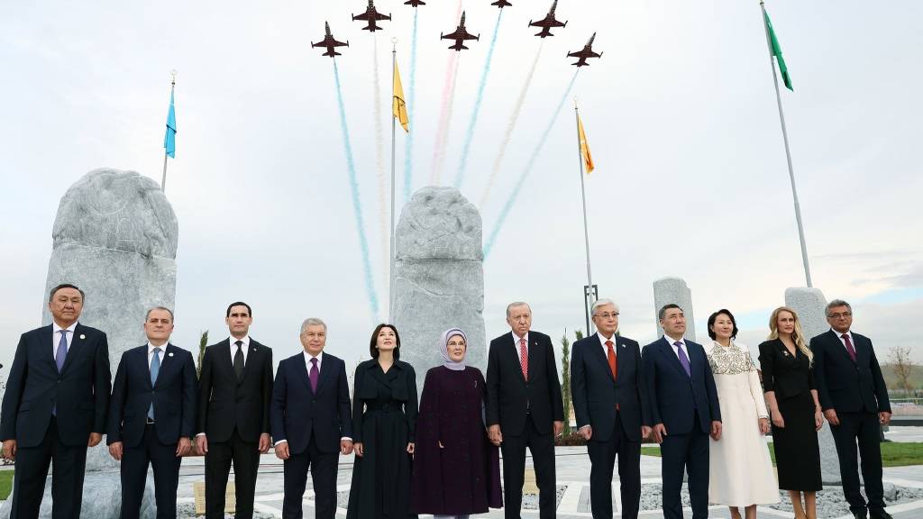 Türk dünyası liderleri Medeniyet Parkı'nda fidan dikti
