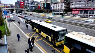 Üsküdar'da iki İETT otobüsü çarpıştı: 4 yolcu yaralandı