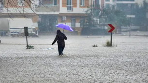 Antalya'ya hortum ve sel uyarısı: Yağış perşembeye kadar sürecek