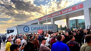 Hamzabeyli Sınır Kapısı'nda tır sürücüleri peronları kapattı