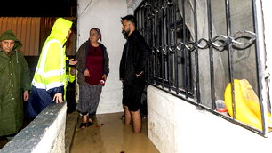Diyarbakır ve Mersin'de sağanak: Ev ve iş yerlerini su bastı