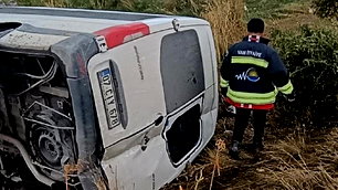 Van'da minibüs devrildi: 6 yaralı