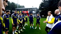 Fenerbahçe'de Dirk Kuyt, Göztepe maçı öncesi takımla toplantı yaptı